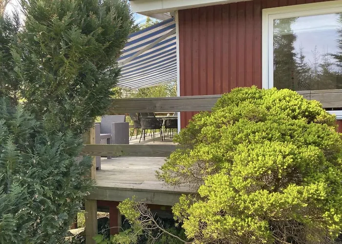 House Near Woods And Fields In Mols Bjerge بيت للعطل